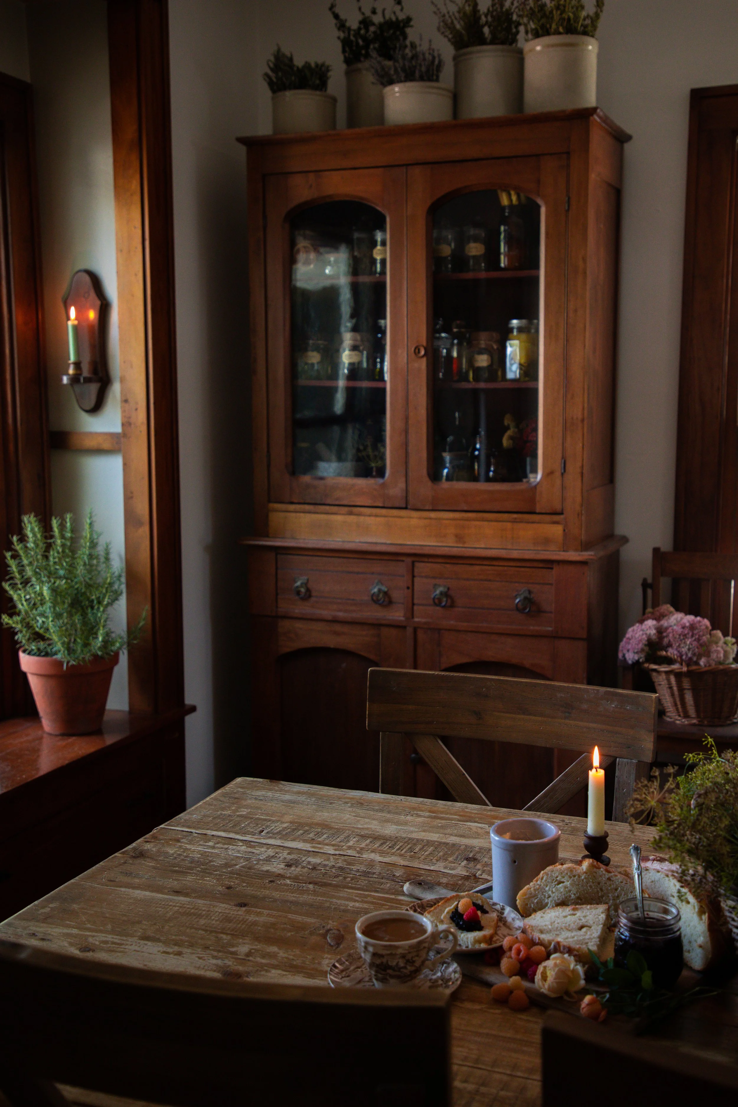 Apothecary hutch online